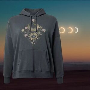 💫 Moon & Mind Celestial Relaxed Fit Cozy Fleece Hoodie| Torrid|3xl🩶